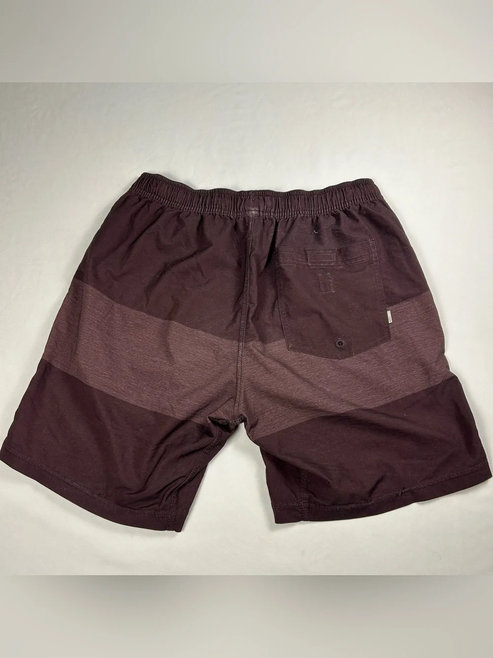 Vuori Banks Hybrid Athletic Shorts Colorblock Burgundy / Brown Men's Size Medium